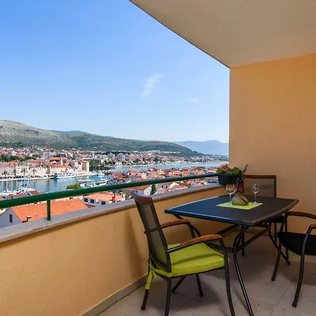 Apartment Trogir City דירה טרוגיר