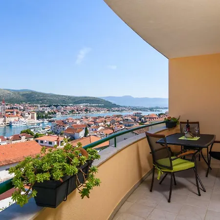 Apartment Trogir City * טרוגיר